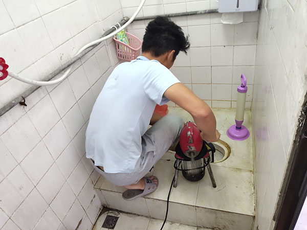 宝坻管道堵塞冒臭气 专业师傅现场解决问题